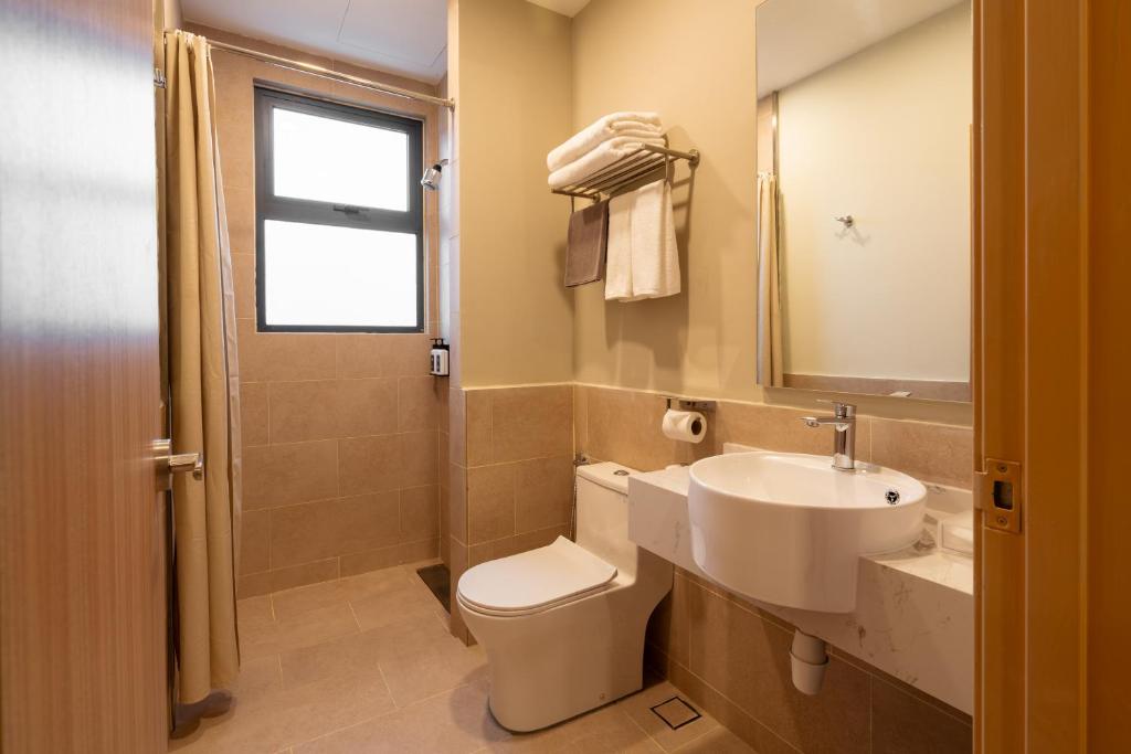 Ein Badezimmer in der Unterkunft Zenith Suites Cameron