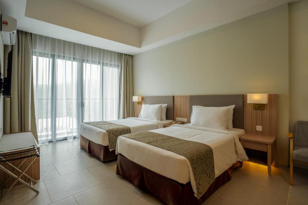 Postel nebo postele na pokoji v ubytování Zenith Suites Cameron