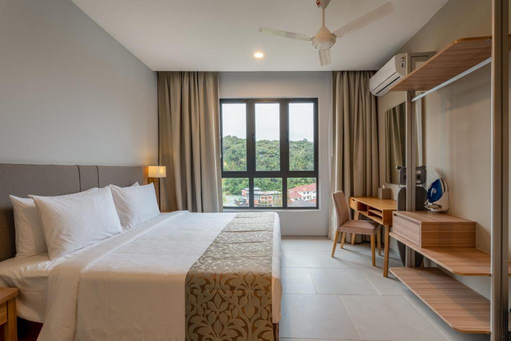Ein Bett oder Betten in einem Zimmer der Unterkunft Zenith Suites Cameron