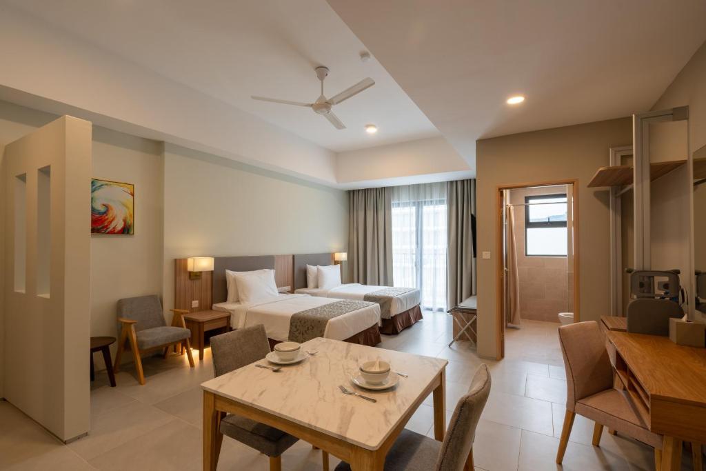 Ein Bett oder Betten in einem Zimmer der Unterkunft Zenith Suites Cameron