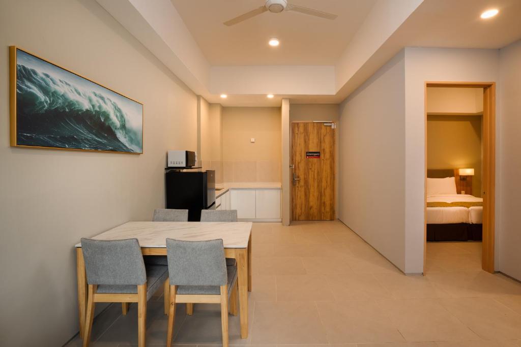 Postel nebo postele na pokoji v ubytování Zenith Suites Cameron