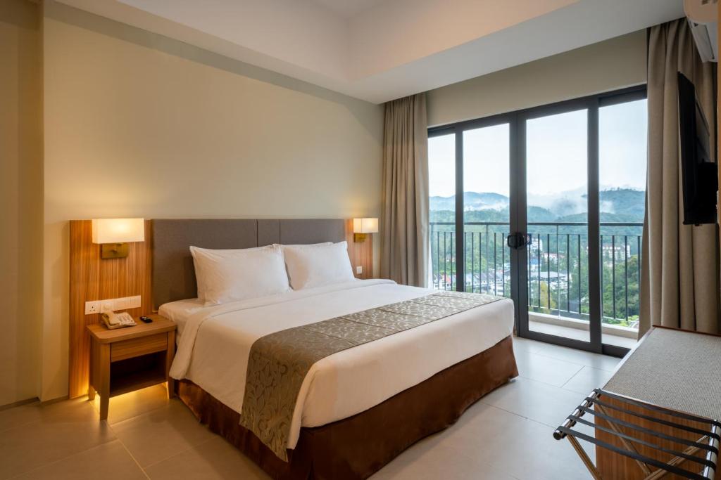 Ein Bett oder Betten in einem Zimmer der Unterkunft Zenith Suites Cameron