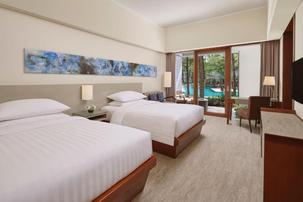 Postel nebo postele na pokoji v ubytování Courtyard by Marriott Bali Nusa Dua Resort