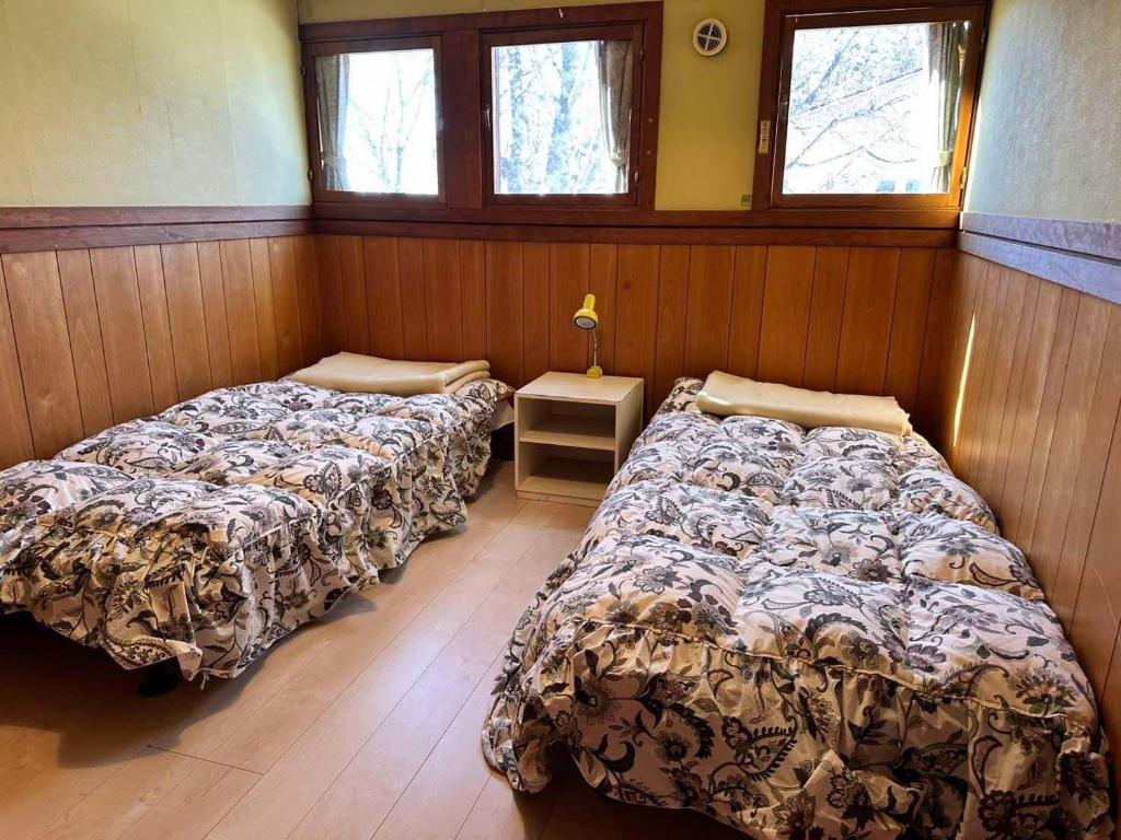 Postel nebo postele na pokoji v ubytování ハノイペンション