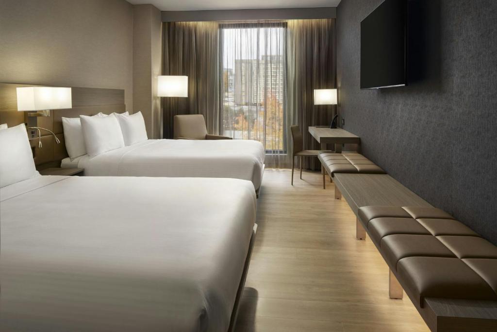 Postel nebo postele na pokoji v ubytování AC Hotel by Marriott Seattle Downtown