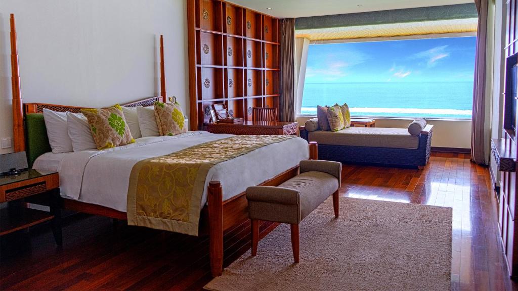 Postel nebo postele na pokoji v ubytování Samabe Bali Suites & Villas