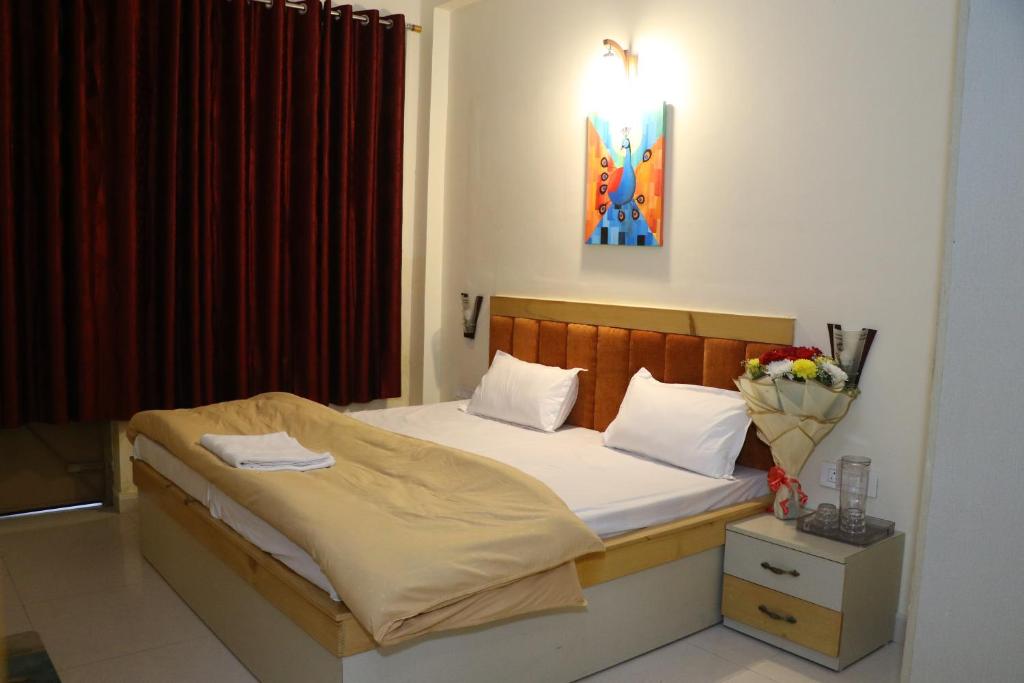 Postel nebo postele na pokoji v ubytování Sai Veda Wellness By Atya Hotels