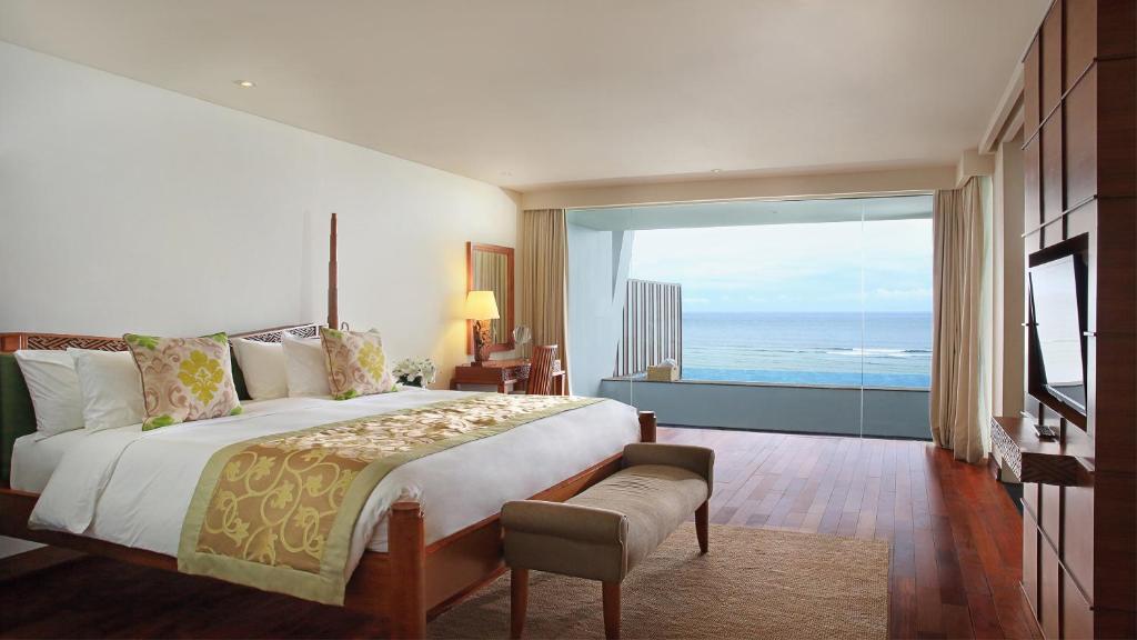 Postel nebo postele na pokoji v ubytování Samabe Bali Suites & Villas