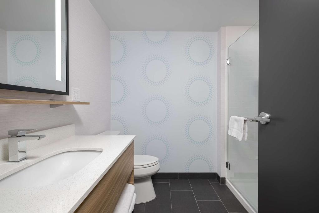 Koupelna v ubytování Tru By Hilton Phoenix Midtown
