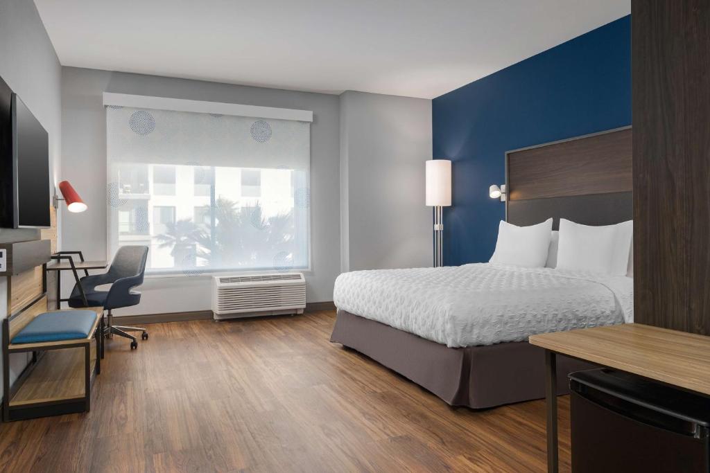 Postel nebo postele na pokoji v ubytování Tru By Hilton Phoenix Midtown