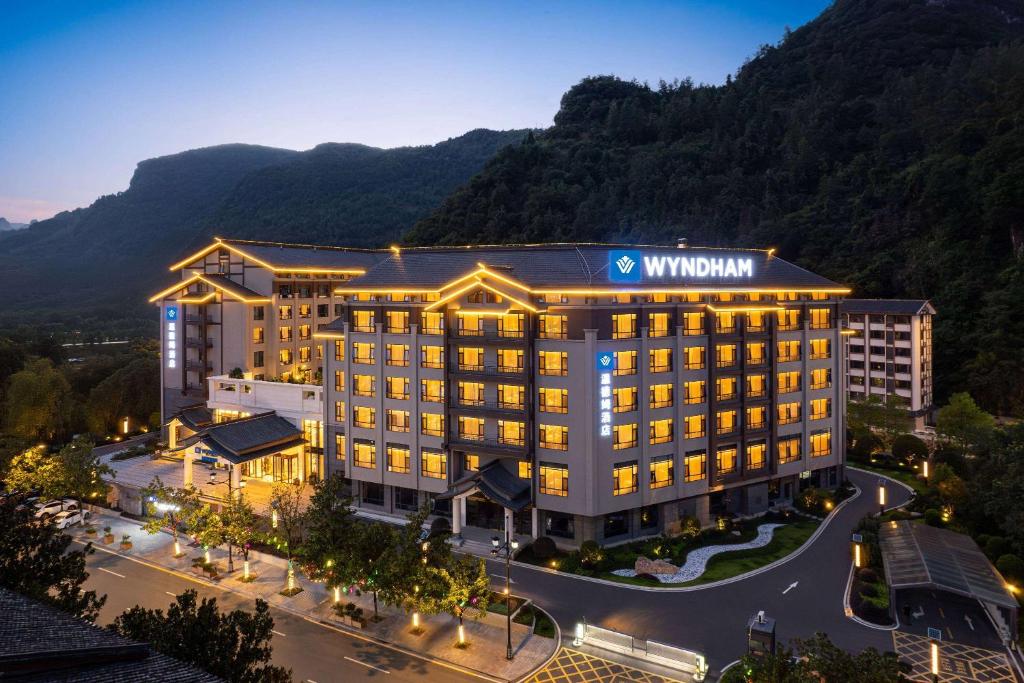 Fotografie z fotogalerie ubytování Wyndham Zhangjiajie Wulingyuan v destinaci Hanqiyu