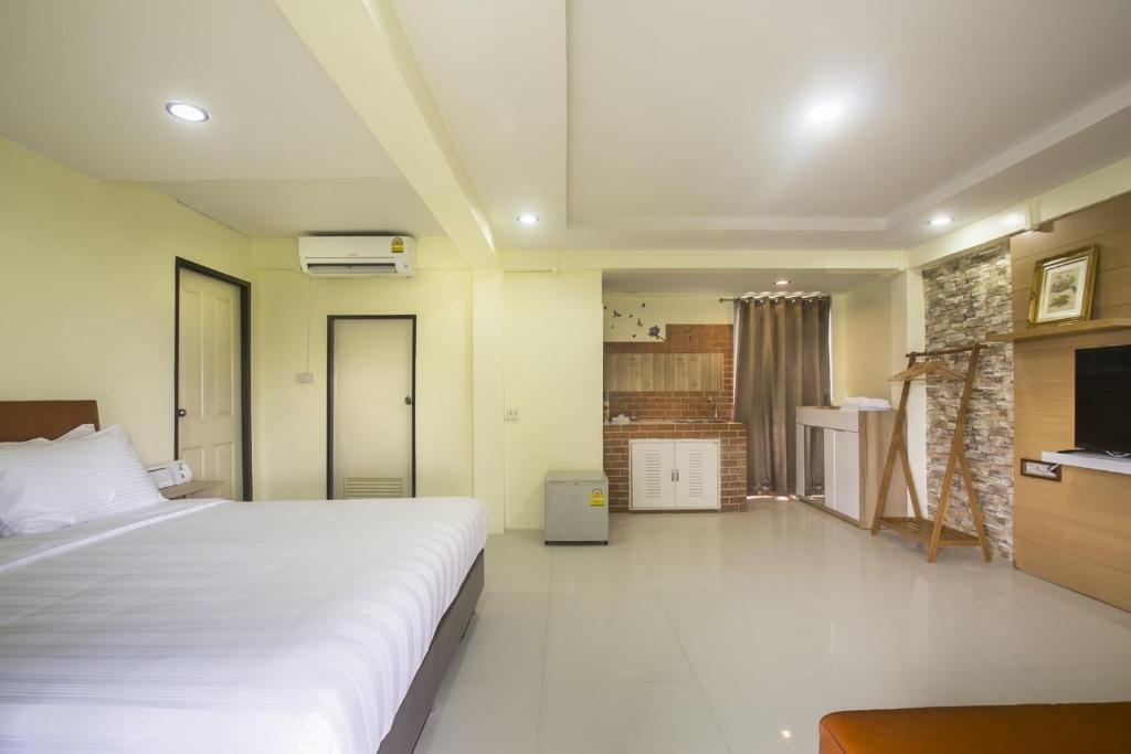 Postel nebo postele na pokoji v ubytování Petchsiri Boutique Hotel เพชรสิริ บูทิค