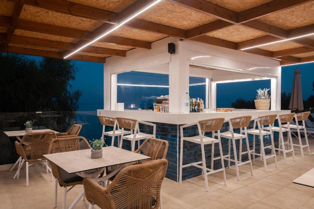 Reštaurácia alebo iné gastronomické zariadenie v ubytovaní Pelagos Blue Zante