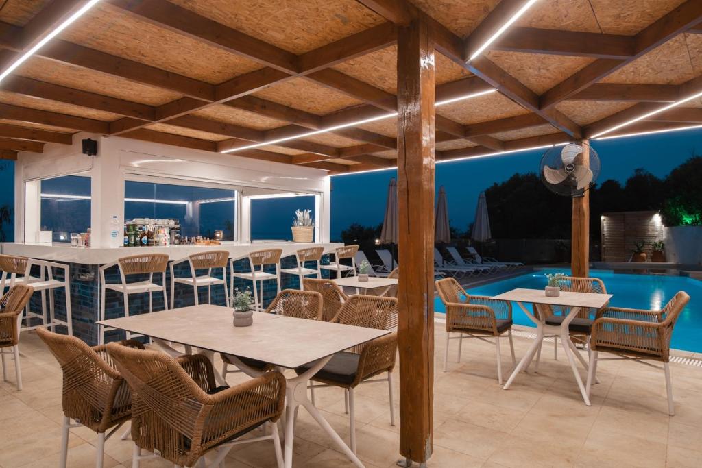 Bazén v ubytovaní Pelagos Blue Zante alebo v jeho blízkosti