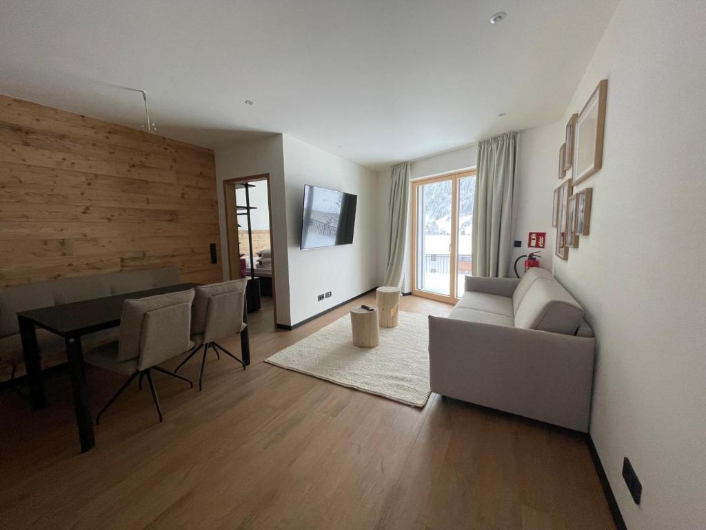 Televízia a/alebo spoločenská miestnosť v ubytovaní Chalet H Montafon