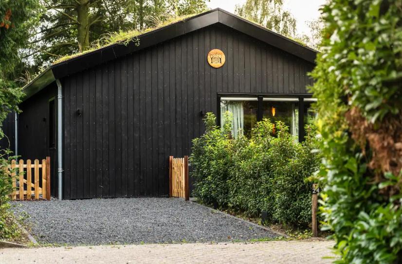 Taman di luar Boshuisje bij Veluwe met hottub