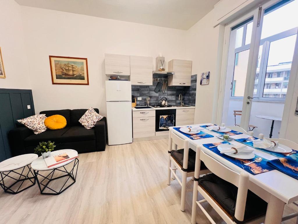 Η κουζίνα ή μικρή κουζίνα στο Sunny Sands Apartments