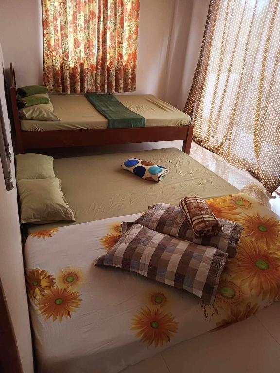 Postel nebo postele na pokoji v ubytování Room in BB - Aremen Transient, Nipa Hut