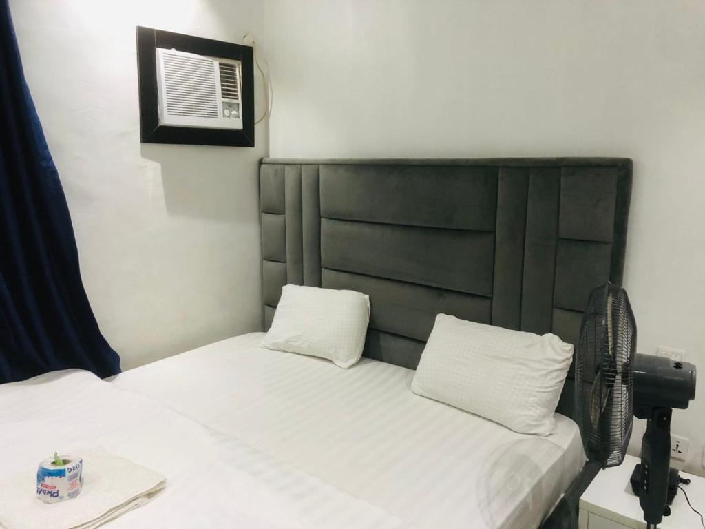 Postel nebo postele na pokoji v ubytování LAQUINTA Hotel by Juicebox