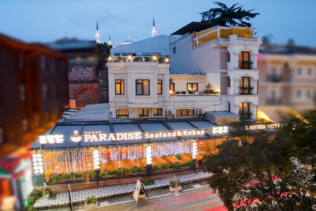 The building in which a szállodákat is located