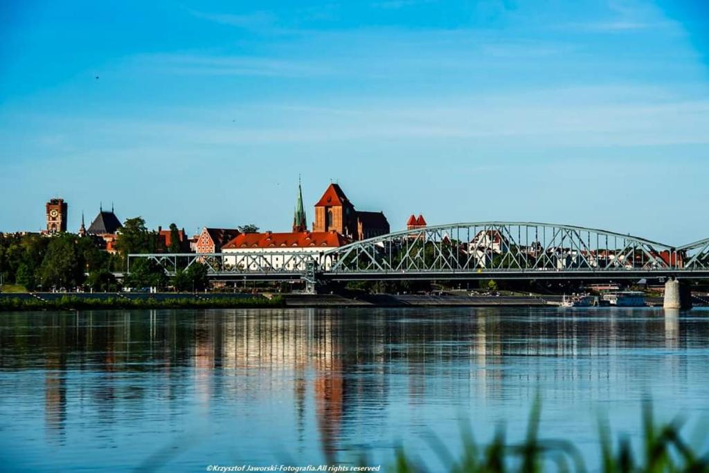 Výhled na řeku, která protéká v blízkosti hostelu