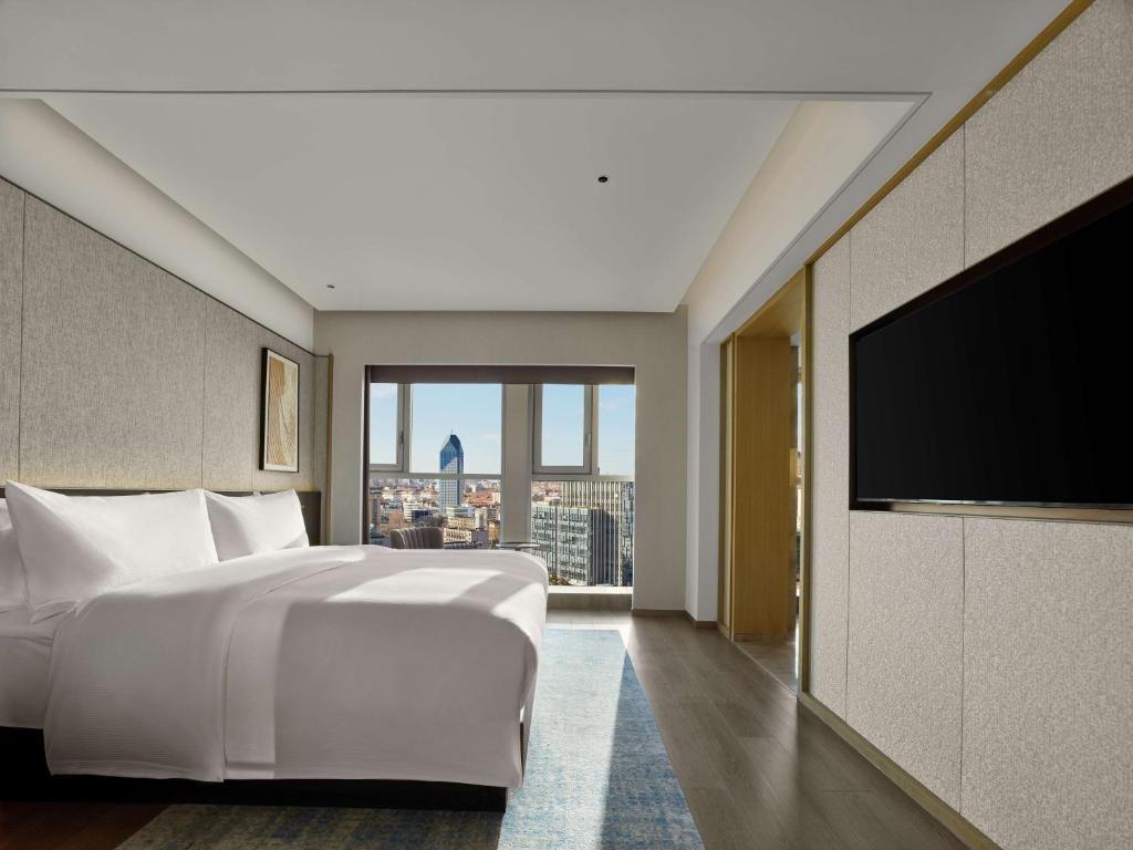 Postel nebo postele na pokoji v ubytování DoubleTree by Hilton Weihai
