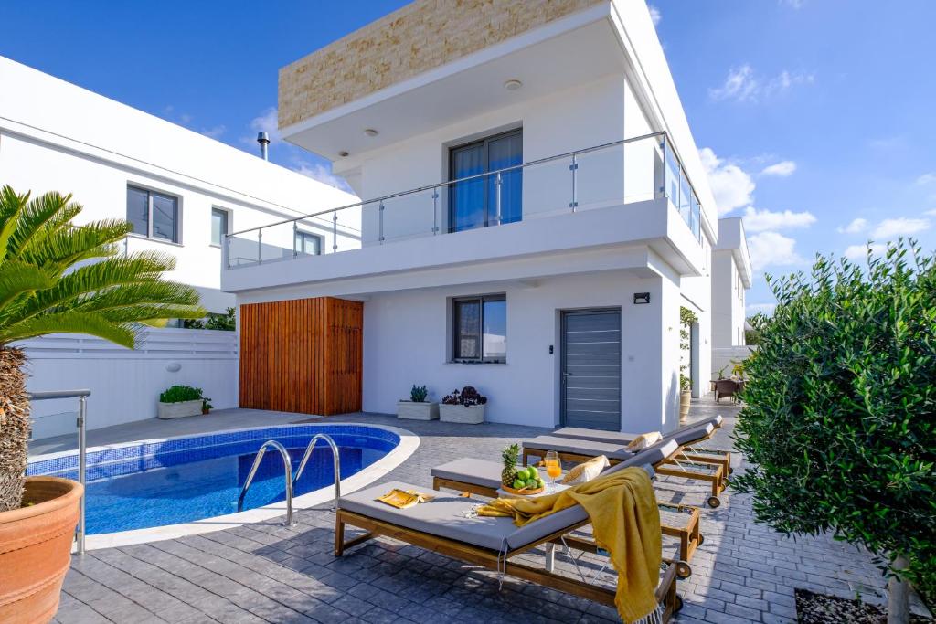 Eden Blue Luxury Villa by Nomads