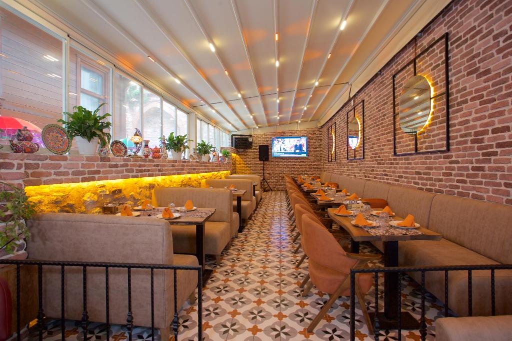 A seating area at La Vida Old City Hotel