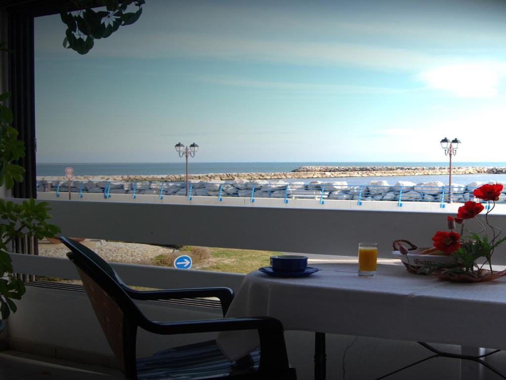 Nespecifikovaný výhled na moře nebo výhled na moře při pohledu z hotelu