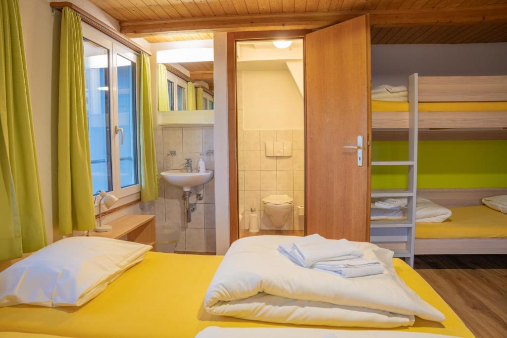 Postel nebo postele na pokoji v ubytování juhui Flumserberg