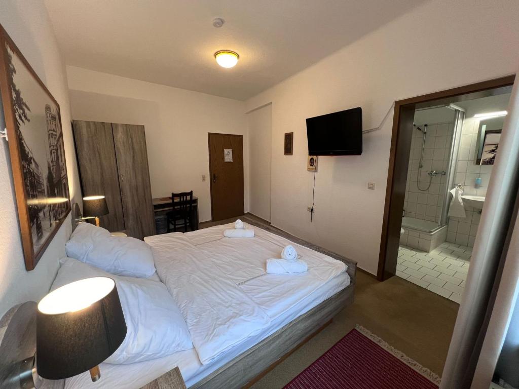 Postel nebo postele na pokoji v ubytování Hotel Doko Gardelegen