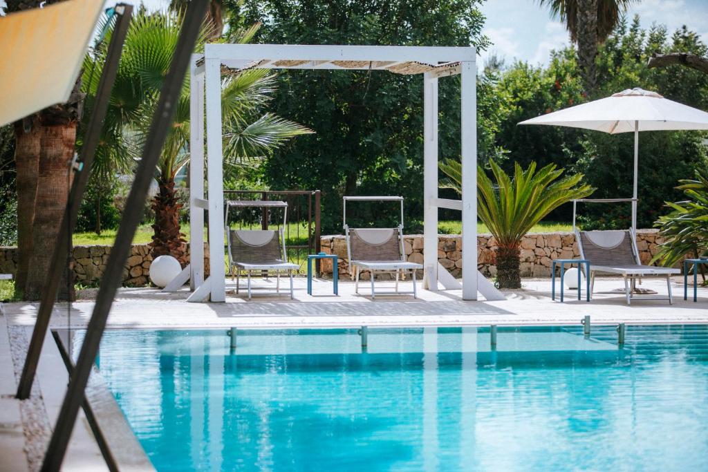 Bazén v ubytování Masseria La Tofala benessere & SPA nebo v jeho okolí