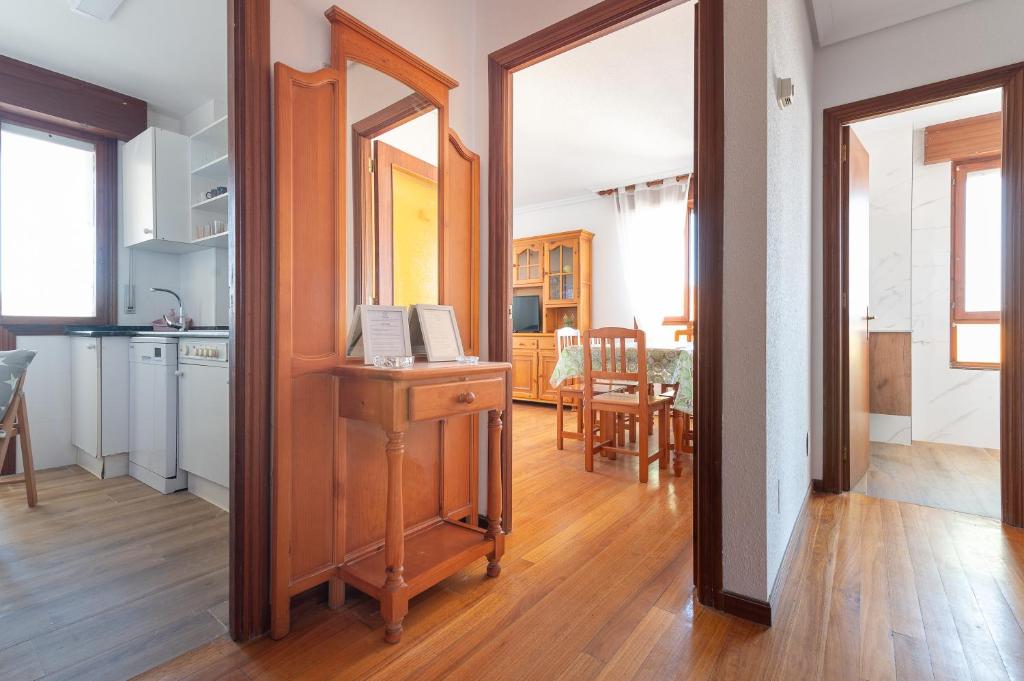 Η κουζίνα ή μικρή κουζίνα στο Apartamento la Riberuca con piscina