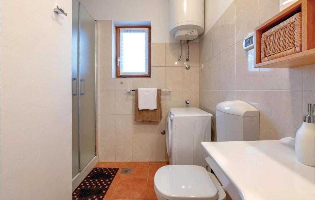 Koupelna v ubytování Two-Bedroom Holiday Home In Bale