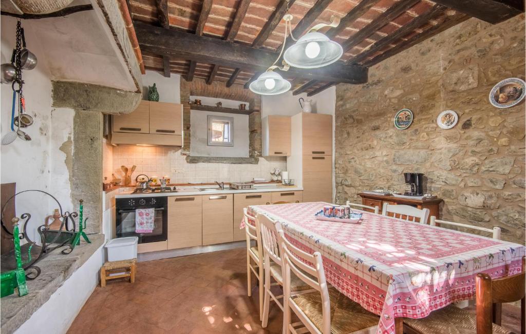 Kuchyňa alebo kuchynka v ubytovaní Amazing Home In Castiglion Fiorentino