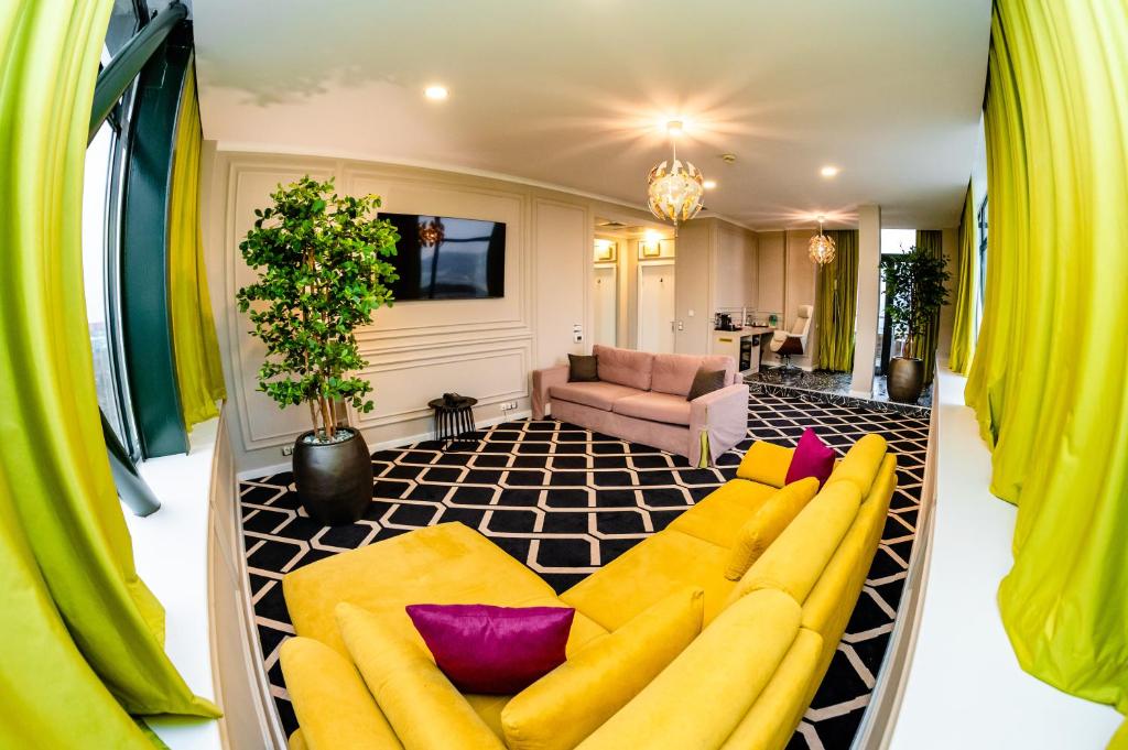 
One Bedroom Penthouse Suite 
