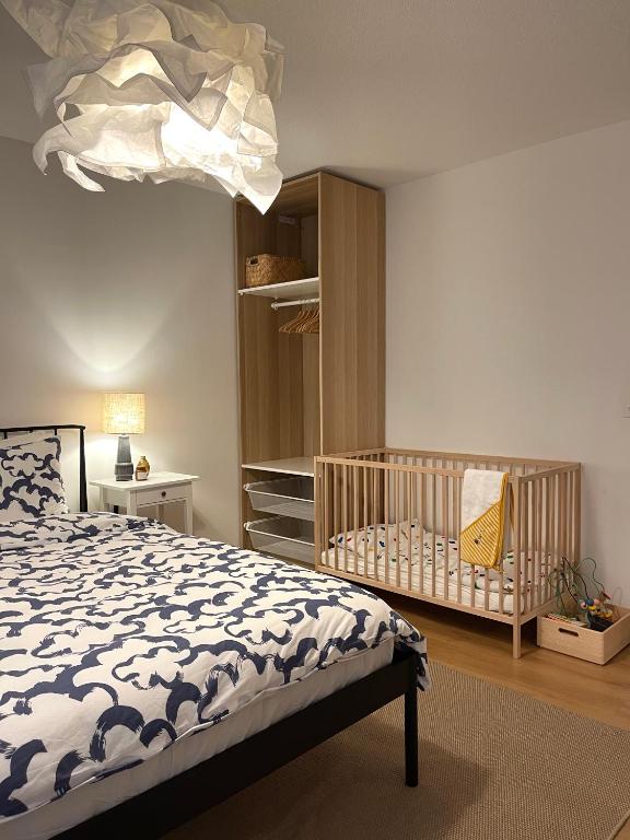 NEW renovated 2BR City Apartment 4