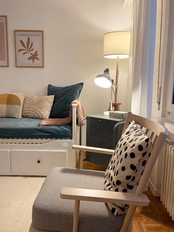 Posezení v ubytování NEW renovated 2BR City Apartment