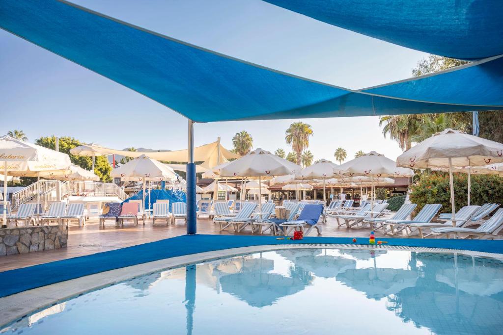 Bazén v ubytování TUI BLUE Pascha Bay nebo v jeho okolí