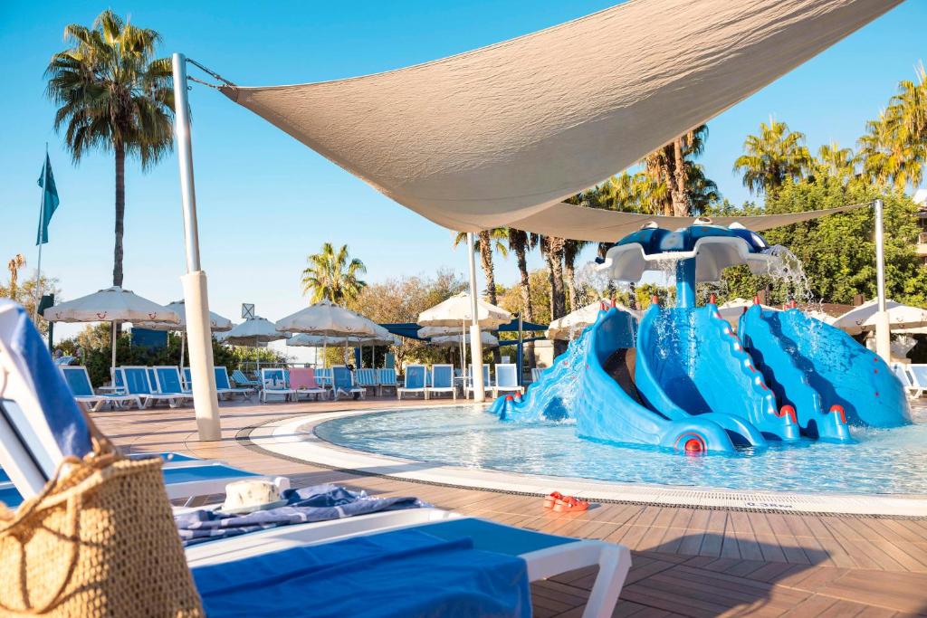 Bazén v ubytování TUI BLUE Pascha Bay nebo v jeho okolí