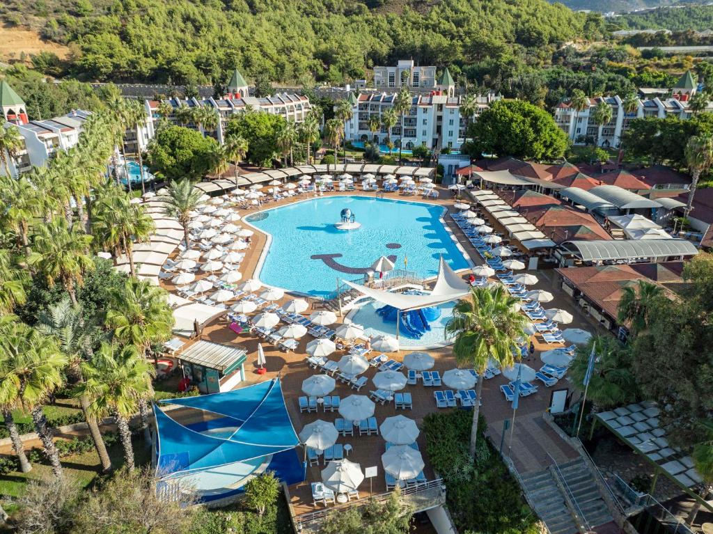 Bazén v ubytování TUI BLUE Pascha Bay nebo v jeho okolí