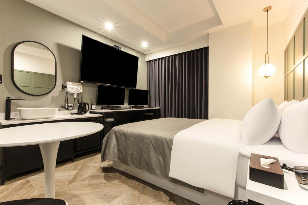 Postel nebo postele na pokoji v ubytování Arentz Hotel