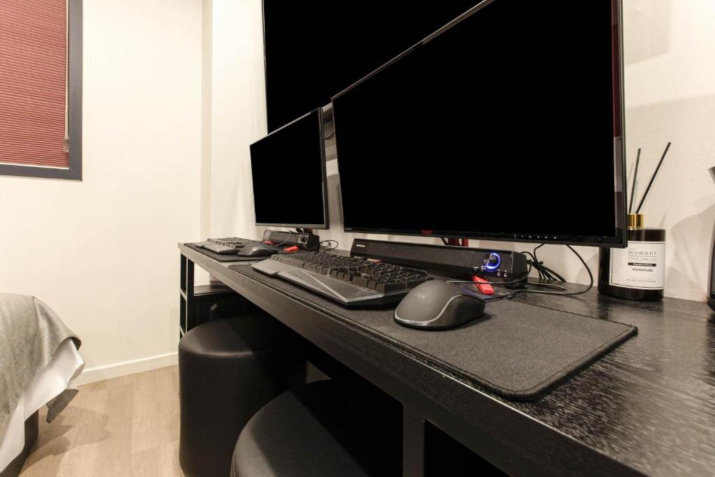 TV a/nebo společenská místnost v ubytování Arentz Hotel
