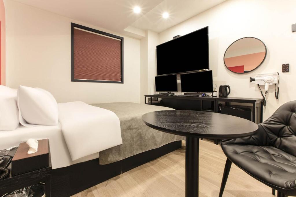 TV a/nebo společenská místnost v ubytování Arentz Hotel