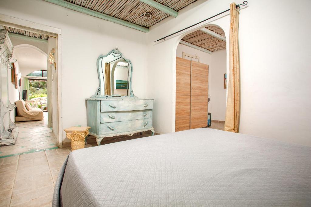 Postel nebo postele na pokoji v ubytování Locanda Domus De Vida