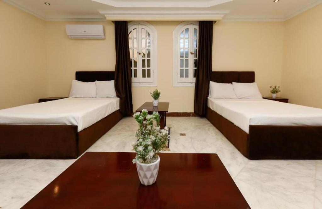 Turquoise Pyramids palace - 14