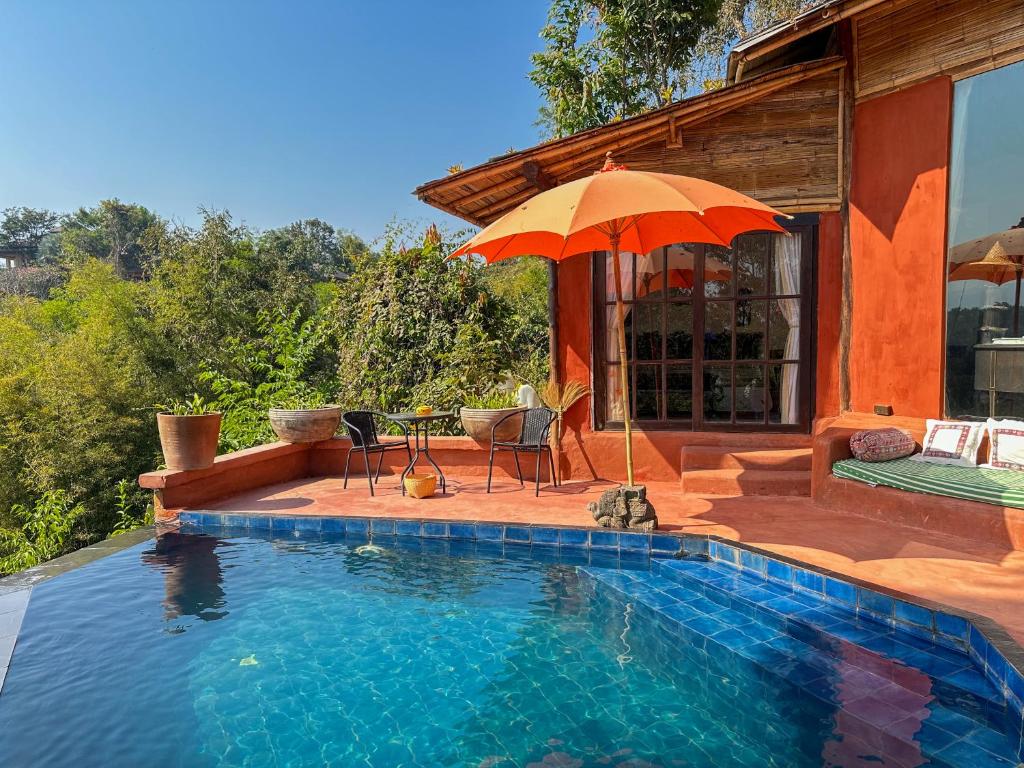Bazén v ubytování Phu Chaisai Chiang Rai Mountain Resort nebo v jeho okolí