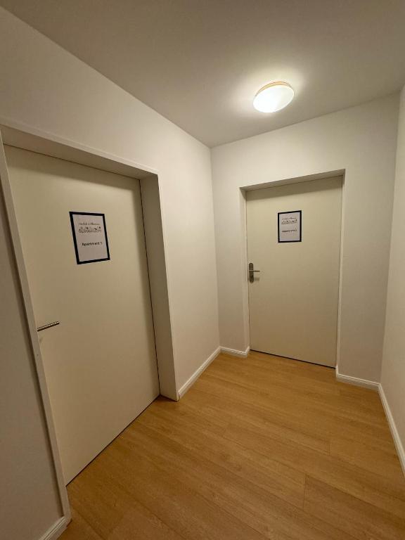 FC-Apartmenthaus Falkensee mit großem Garten und PKW Stellflächen - Apartamento De Dos Habitaciones