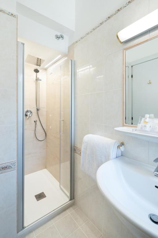 A bathroom at Hotel Santa Prisca