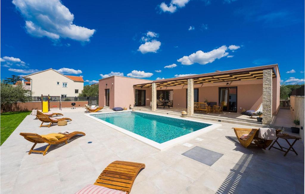 Villa Skyfall